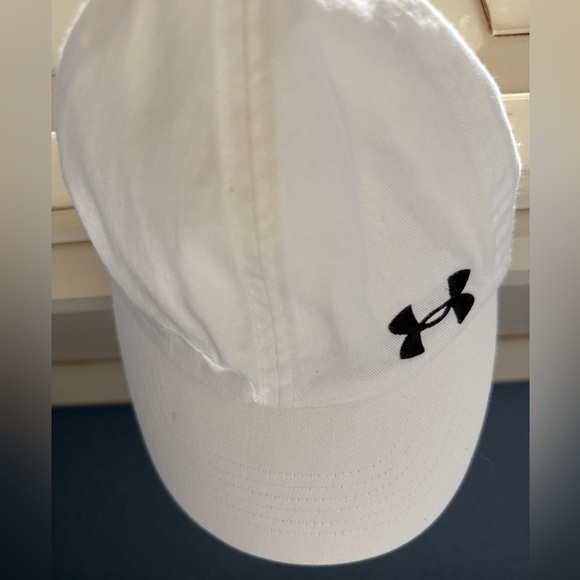 Under Armour White and Gray Cap - Picture 1 of 4